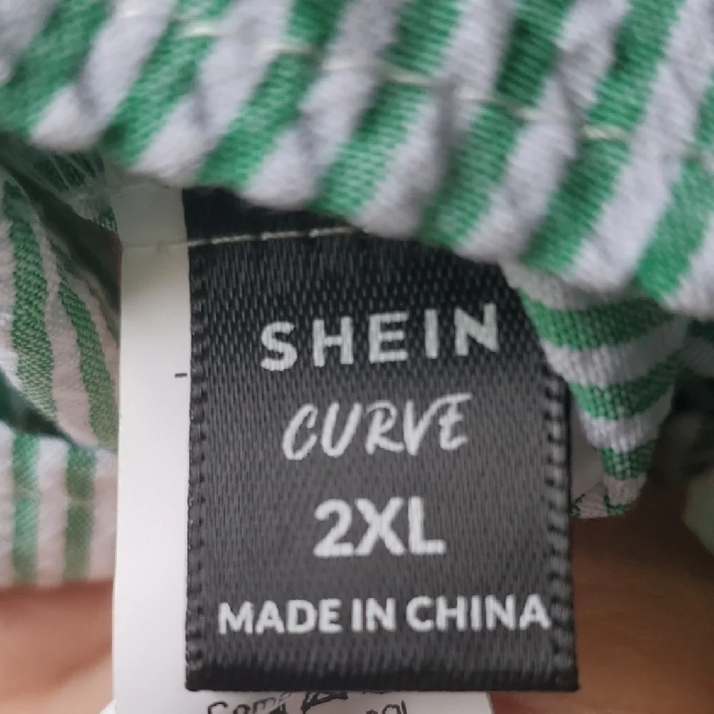 SHEIN Green and White Seersucker Striped Short Set - Picture 4 of 12